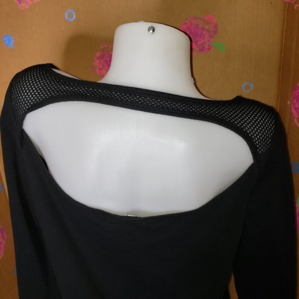FABLETICS BLACK LONG SLEEVE FISHNET DETAILS TOP SIZE MEDIUM - Picture 4 of 7